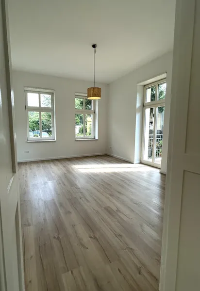 Erstbezug nach Sanierung Exklusive 2-Zimmer-Wohnung mit Fußbodenheizung, Einbauküche & Balkon — photo 1